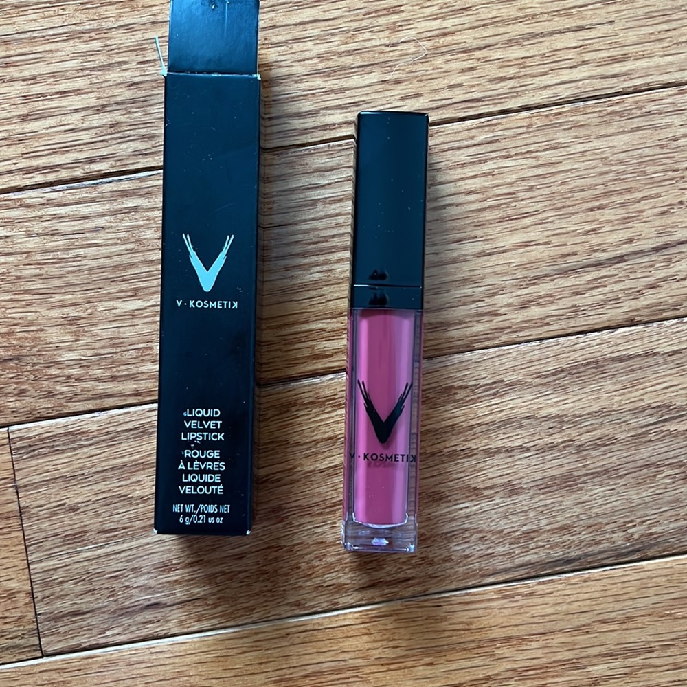 V Kosmetik liquid velvet lipstick color bubbly (NWT)